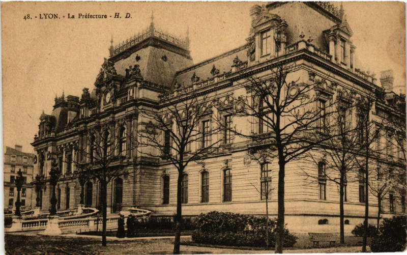 Carte postale ancienne Lyon La Prefecture à Lyon