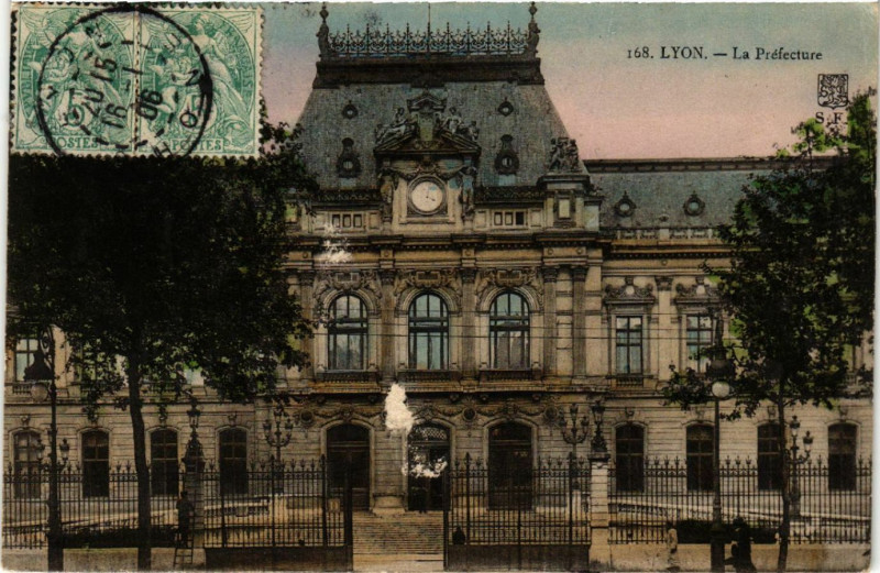 Carte postale ancienne Lyon La Prefecture à Lyon