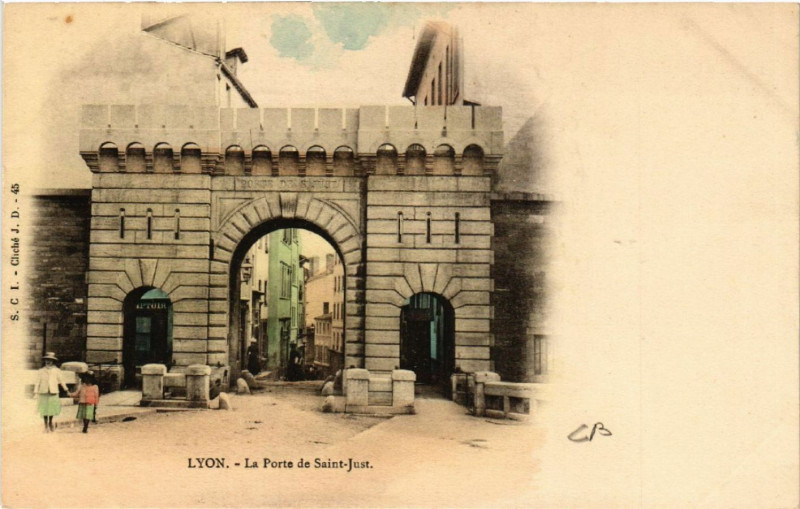 Carte postale ancienne Lyon La Porte de St-Just à Lyon