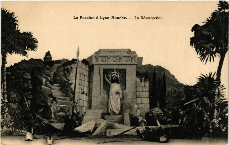 Carte postale ancienne Lyon La Passion-La Resurrection à Lyon