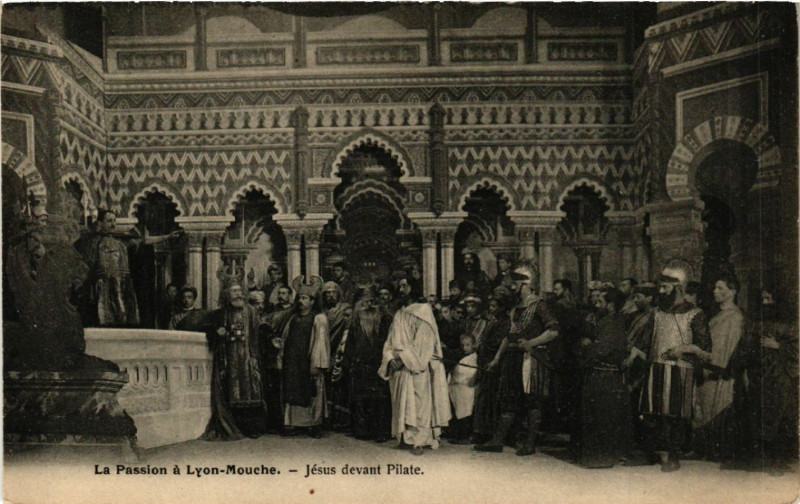 Carte postale ancienne Lyon La Passion-Jesus devant Pilate à Lyon