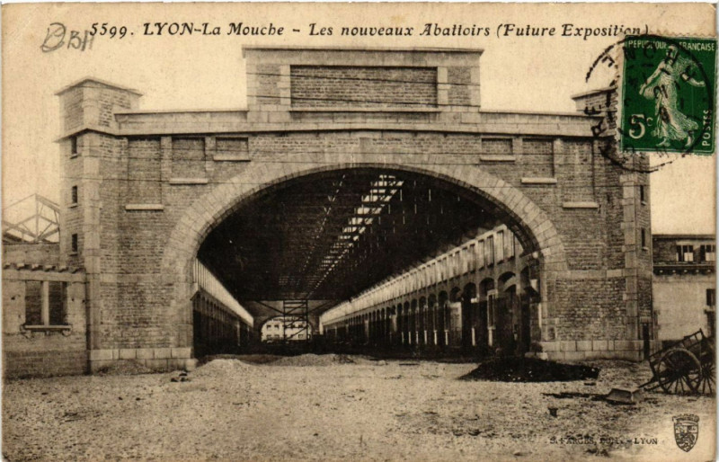 Carte postale ancienne Lyon La Mouche-Les Nouveaux Abattoirs à Lyon