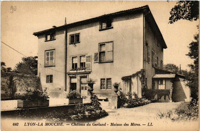 Carte postale ancienne Lyon La Mouche-Chateau du Gerland.Maison des Meres à Lyon