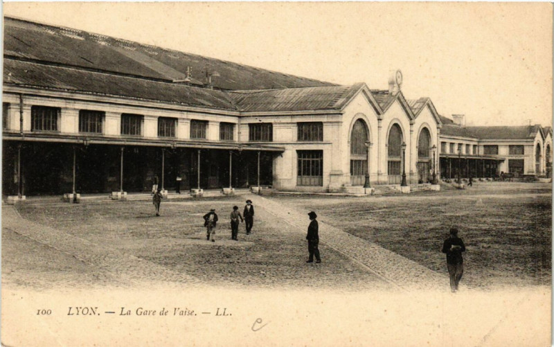 Carte postale ancienne Lyon La Gare de Vaise à Lyon