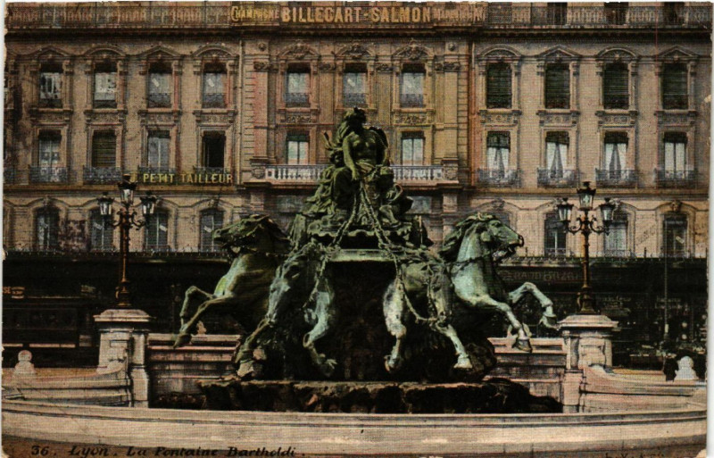 Carte postale ancienne Lyon La Fontaine Bartholdi à Lyon