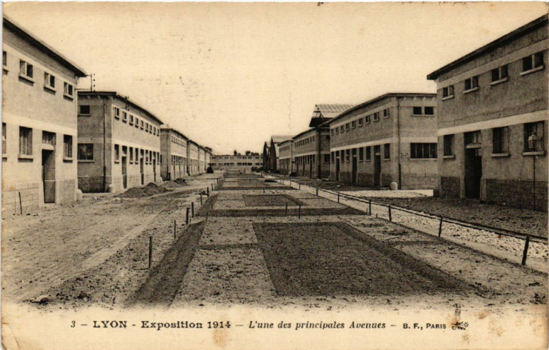 Carte postale ancienne Lyon L'une des principales Avenues à Lyon