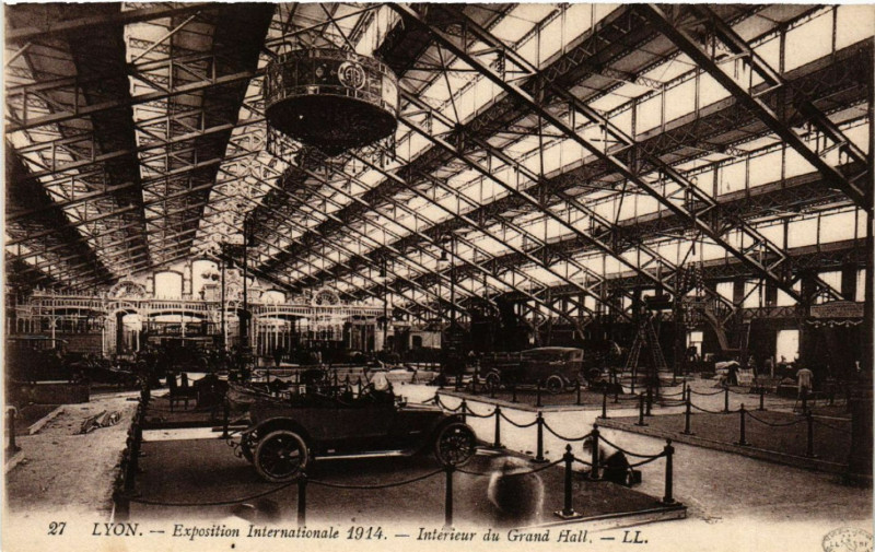 Carte postale ancienne Lyon Interieur du Grand Hall à Lyon