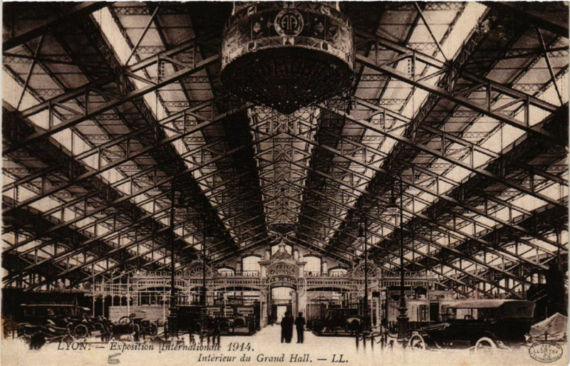 Carte postale ancienne Lyon Interieur du Grand Hall à Lyon