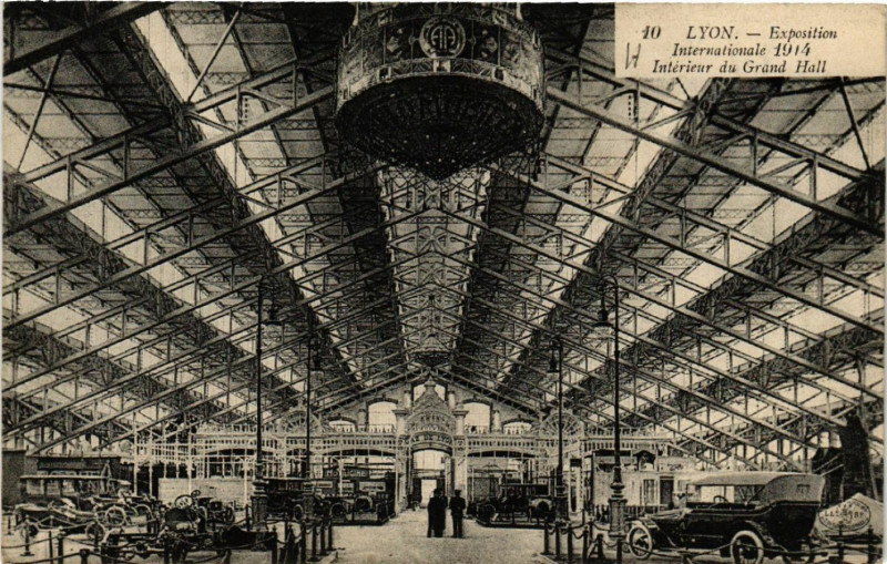 Carte postale ancienne Lyon Interieur du Grand Hall à Lyon