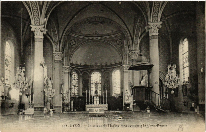 Carte postale ancienne Lyon Interieur de l'Eglise St-Augustin a la Croix Rousse à Lyon