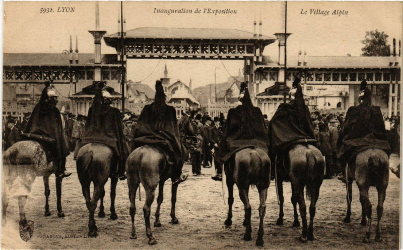 Carte postale ancienne Lyon Inauguration de l'Exposition.Le Village Alpin à Lyon