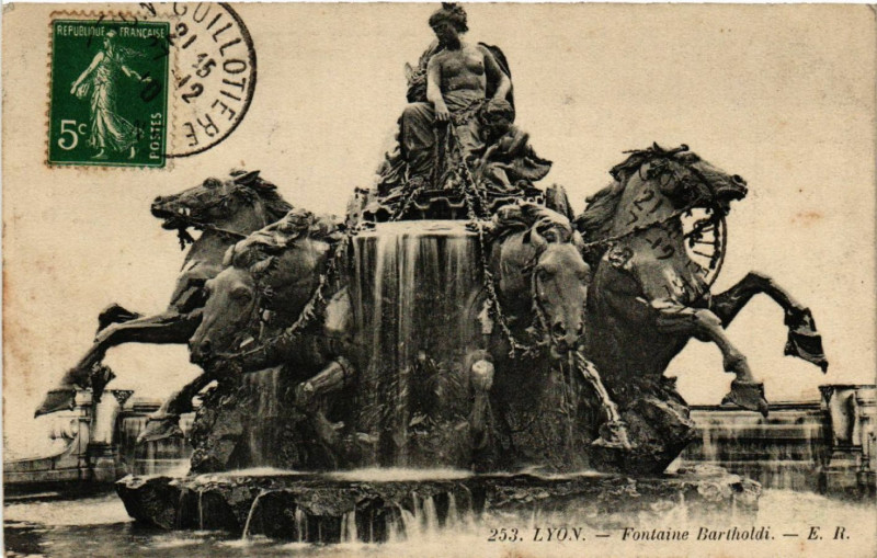 Carte postale ancienne Lyon Fontaine Bartholdi à Lyon