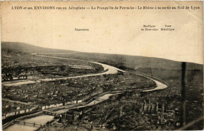 Carte postale ancienne Lyon Et sen Env. vus en Aeroplane-La Presqu'Ile de Perrache à Lyon