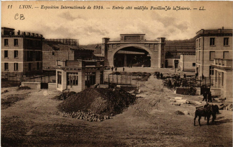 Carte postale ancienne Lyon Entrée cote midi du Pavillon de la Soierie à Lyon