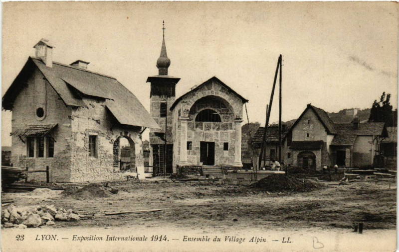 Carte postale ancienne Lyon Ensemble du Village Alpin à Lyon
