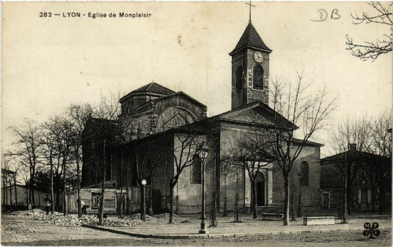 Carte postale ancienne Lyon Eglise de Monplaisir à Lyon