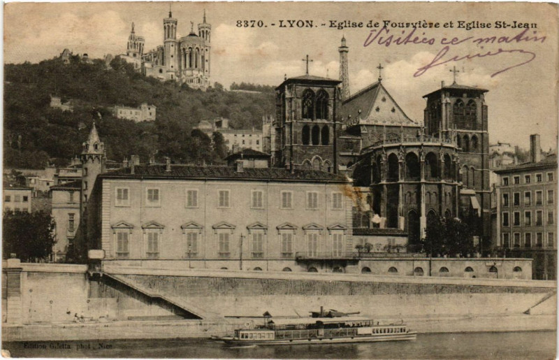 Carte postale ancienne Lyon Eglise de Fourviere et Eglise St-Jean à Lyon