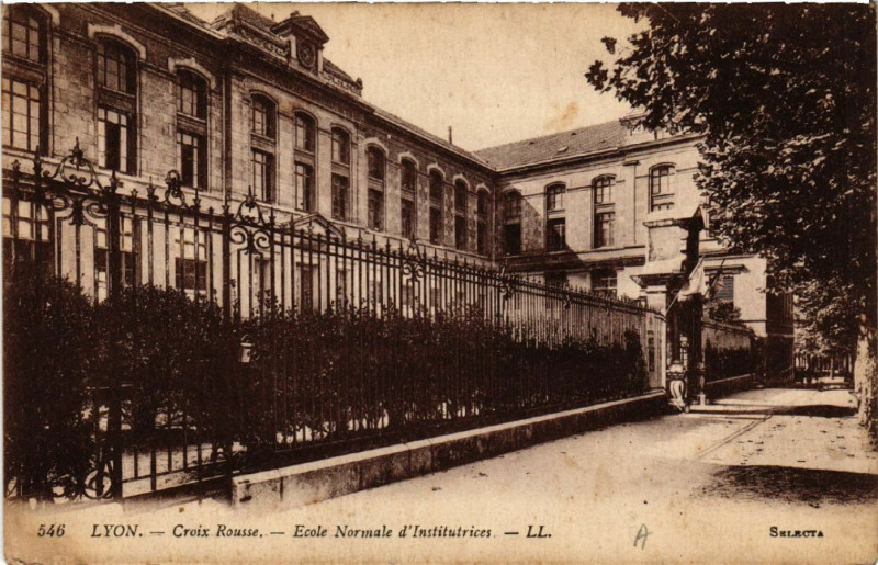 Carte postale ancienne Lyon Croix Rousse-Ecole Normale d'Institutrices à Lyon