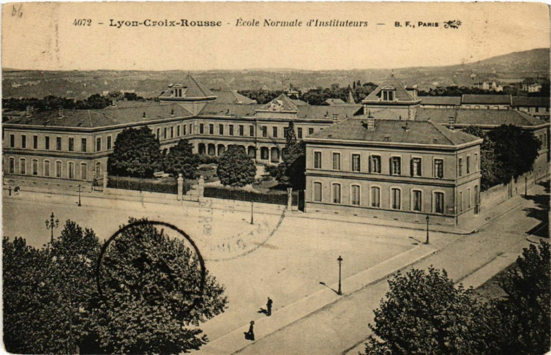 Carte postale ancienne Lyon Croix Rousse-Ecole Normale d'Instituteurs à Lyon