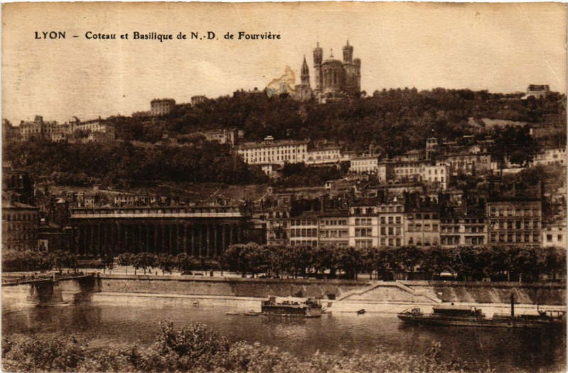 Carte postale ancienne Lyon Coteau et Basilique de Notre Dame de Fourviere à Lyon