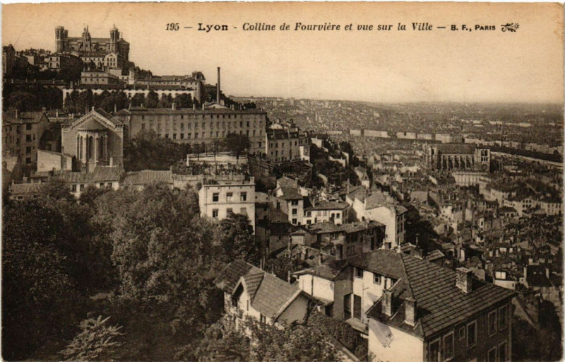 Carte postale ancienne Lyon Colline de Fourviere et vue sur la Ville à Lyon