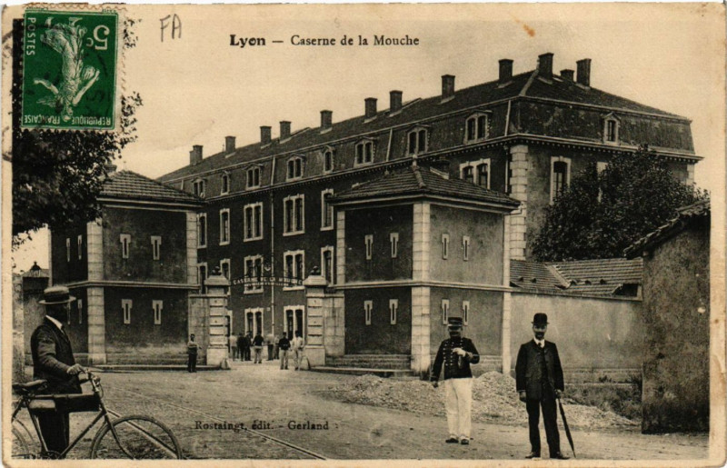 Carte postale ancienne Lyon Caserne de la Mouche à Lyon