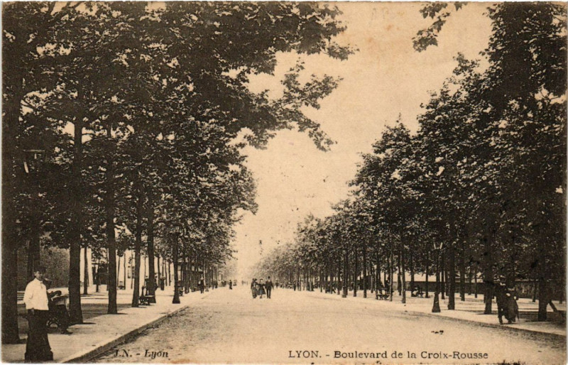 Carte postale ancienne Lyon Boulevard de la Croix Rousse à Lyon