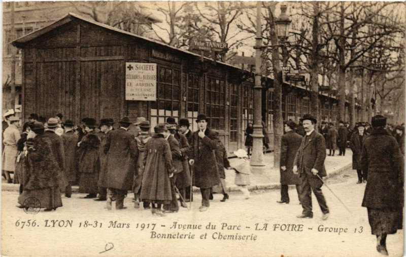 Carte postale ancienne Lyon Avenue du Parc-La Foire-BONNETerie et Chemiserie à Lyon
