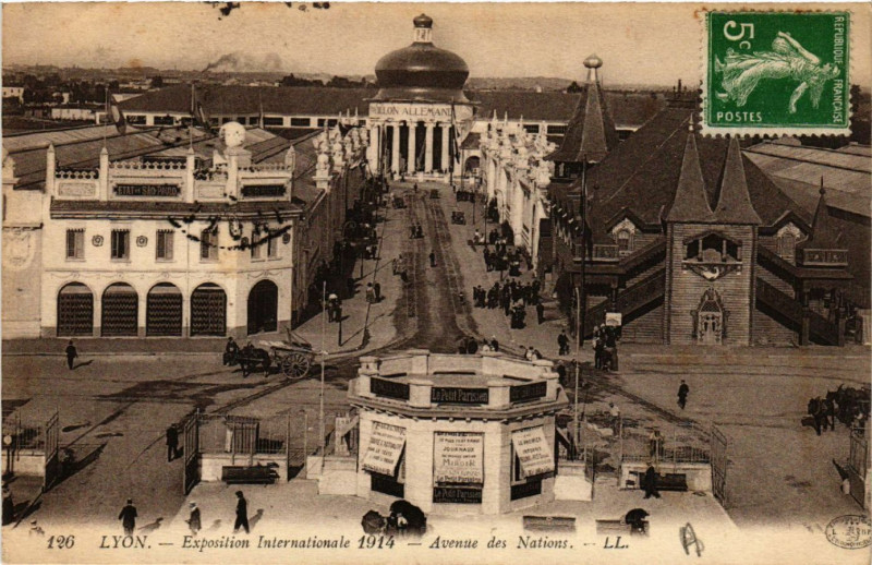 Carte postale ancienne Lyon Avenue des Nations à Lyon