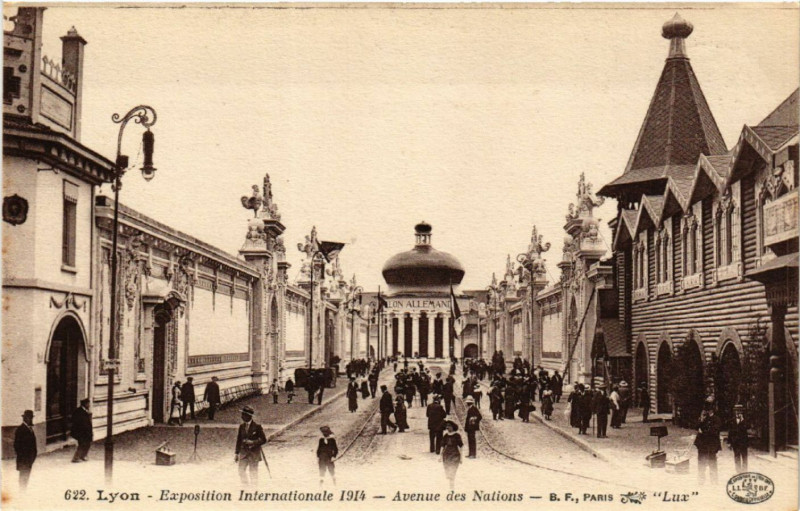 Carte postale ancienne Lyon Avenue des Nations à Lyon