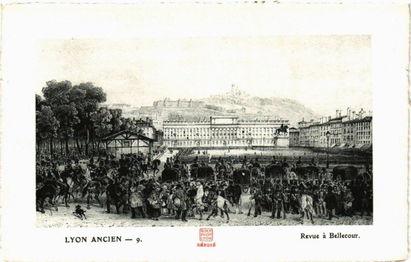 Carte postale ancienne Lyon Ancien-Revue a Bellecour à Lyon