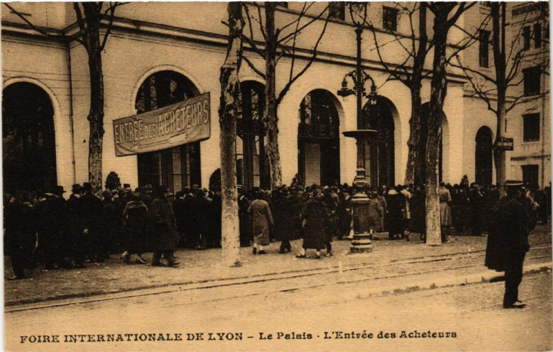 Carte postale ancienne Foire Internationale de Lyon Le Palais-Entrée des Acheteurs à Lyon