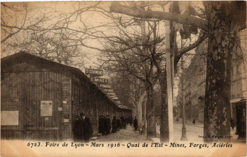 Carte postale ancienne Foire de Lyon Quai de l'Est-Mines Forges Acieries à Lyon