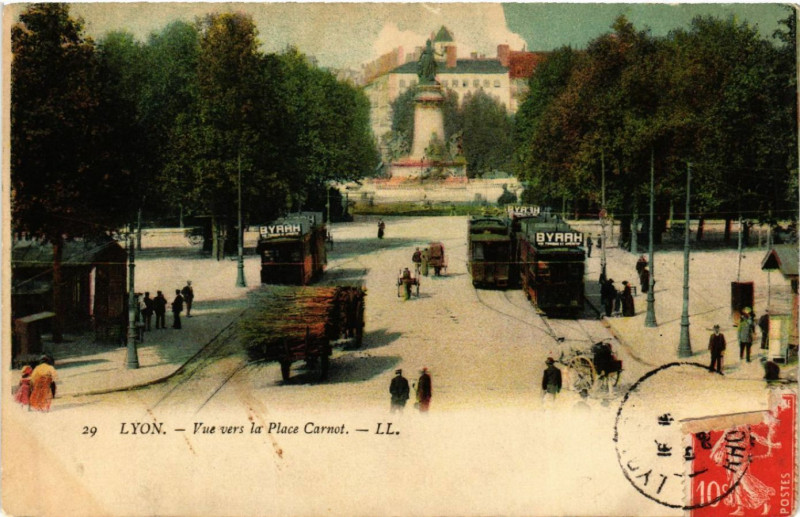 Carte postale ancienne Lyon-Vue vers la Place Carnot à Lyon