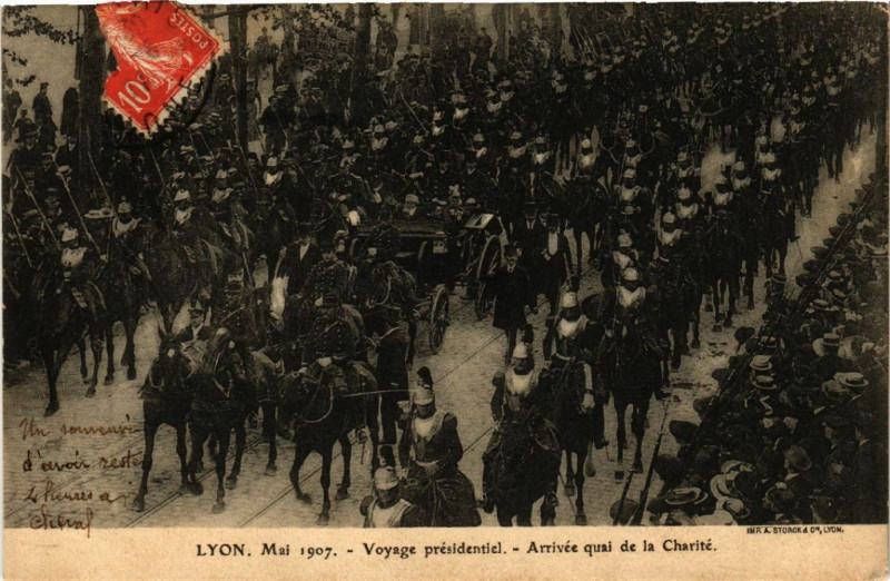Carte postale ancienne Lyon-Voyage presidentiel. Arrivée quai de la Charite à Lyon