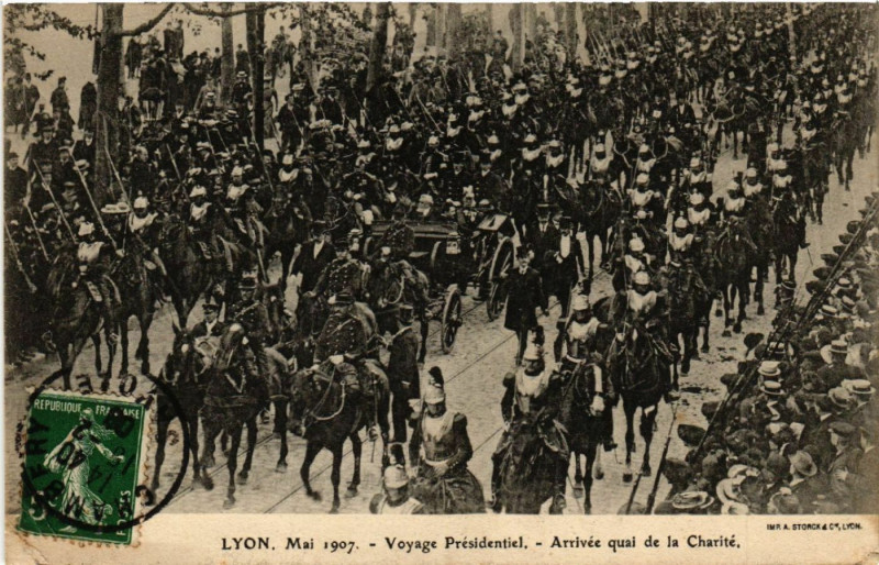Carte postale ancienne Lyon-Voyage Presidentiel. Arrivée quai de la Charite à Lyon
