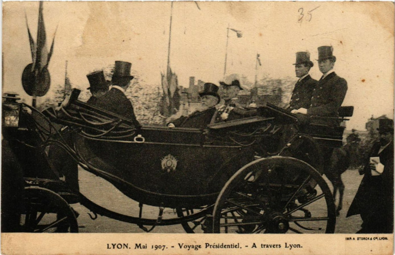 Carte postale ancienne Lyon-Voyage Presidentiel. A travers Lyon à Lyon