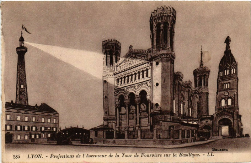 Carte postale ancienne Lyon-Projections de l'Ascenseur de Tour de Fourviere s Basili à Lyon