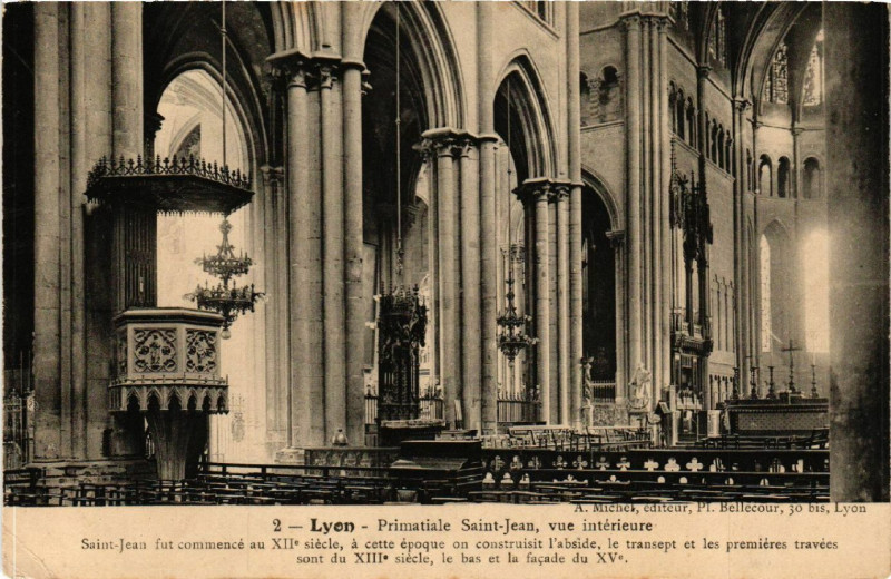 Carte postale ancienne Lyon-Primatiale St-Jean vue interieure à Lyon