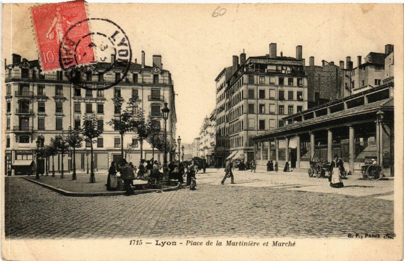Carte postale ancienne Lyon-Place de la Martiniere et Marché à Lyon