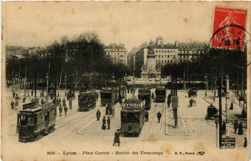 Carte postale ancienne Lyon-Place Carnot Station des Tramways à Lyon