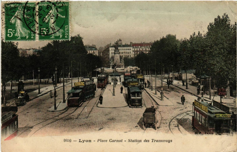 Carte postale ancienne Lyon-Place Carnot Station des Tramways à Lyon