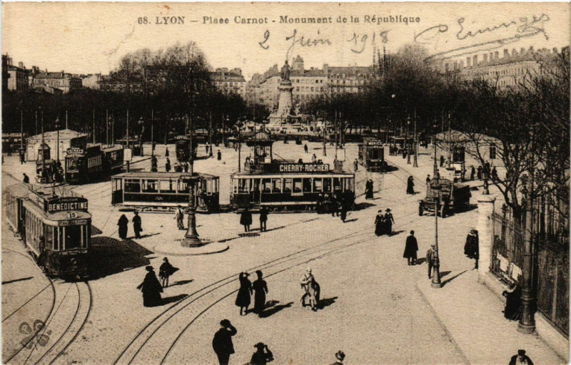 Carte postale ancienne Lyon-Place Carnot Monument de la Republique à Lyon