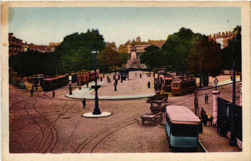 Carte postale ancienne Lyon-Place Carnot Gare de Perrache à Lyon