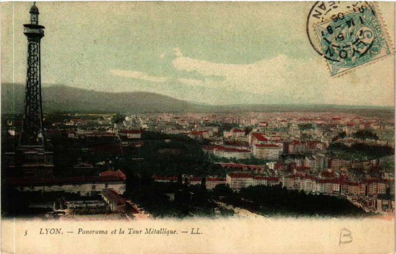 Carte postale ancienne Lyon-Panorama et la Tour Metallique à Lyon