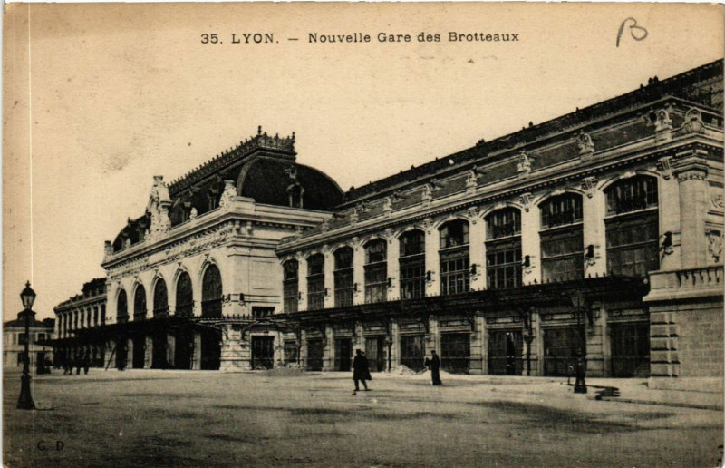 Carte postale ancienne Lyon-Nouvelle Gare des Brotteaux à Lyon