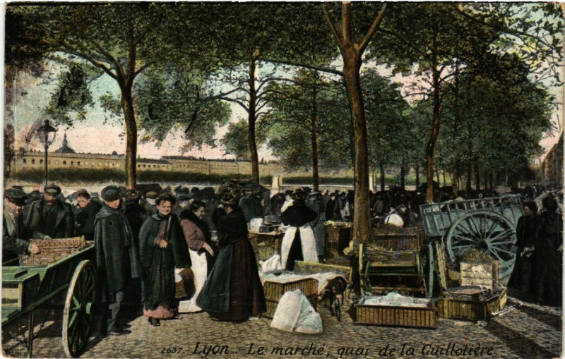 Carte postale ancienne Lyon-Le Marché quai de la Guillotiere à Lyon