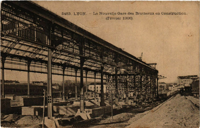 Carte postale ancienne Lyon-La Nouvelle Gare des Brotteaux en Construction à Lyon
