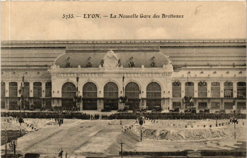 Carte postale ancienne Lyon-La Nouvelle Gare des Brotteaux à Lyon