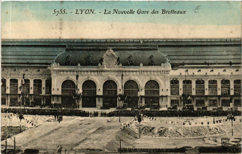 Carte postale ancienne Lyon-La Nouvelle Gare des Brotteaux à Lyon